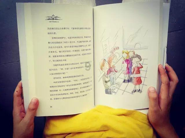 看好孩子!俩小孩往下水道扔鞭炮引爆炸,井盖被掀飞,一小孩脸部受伤