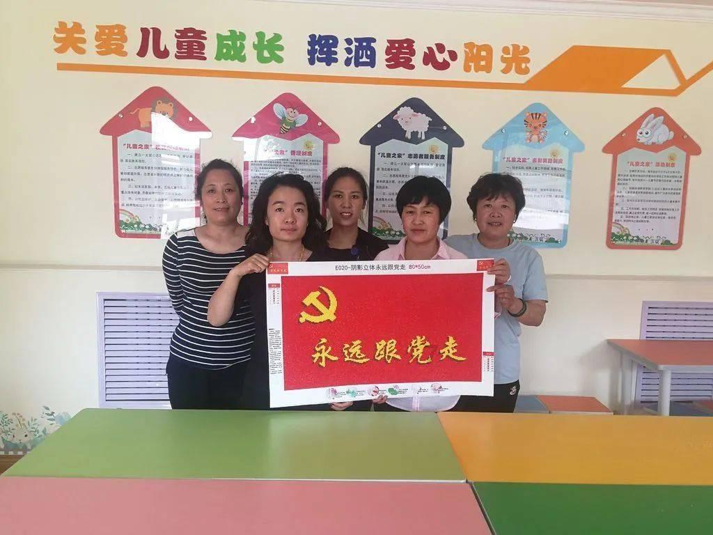 这个女人死后皇帝下旨好生照料,灵柩回乡路上官员沿路跪拜